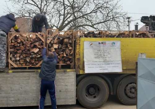 Podjela ogrjevnog drveta za 13 porodica u Janji